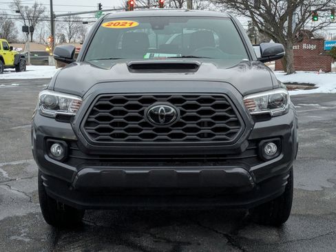 Used 2021 Toyota Tacoma TRD Sport image 2