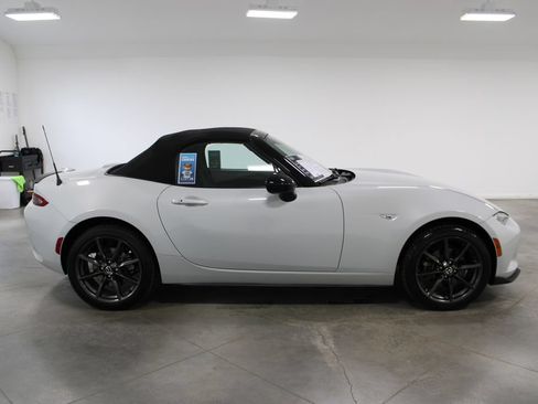 Used 2016 MAZDA MX-5 Miata Club RWD image 11