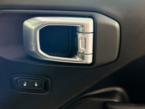 Used 2024 Jeep Wrangler Willys image 32