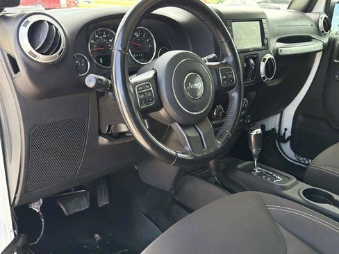 Used 2017 Jeep Wrangler Unlimited Sahara w/ Connectivity Group AWD/4WD image 12