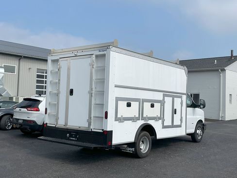 Used 2022 Chevrolet Express 3500 w/ Power Convenience Package image 2