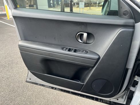 Used 2025 Hyundai Ioniq 5 SE image 13