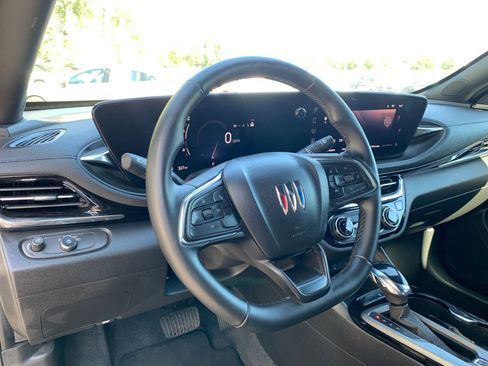 Used 2025 Buick Envista Sport Touring image 32