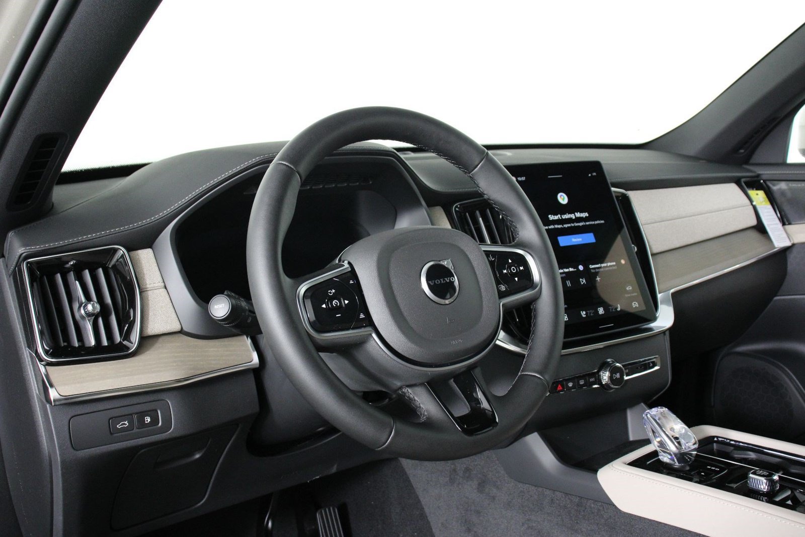 New 2026 Volvo XC90 T8 Plus w/ Protection Package Premier AWD/4WD image 8