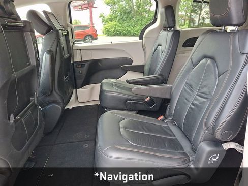 Used 2020 Chrysler Pacifica Touring-L Plus FWD image 10