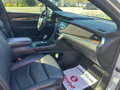 Used 2017 Cadillac XT5 Platinum w/ Driver Assist Package AWD/4WD image 13