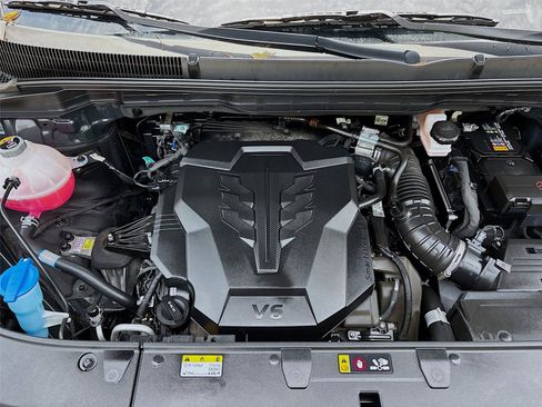 Used 2025 Kia Carnival FWD image 32