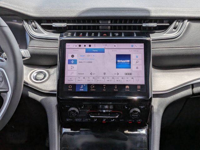 Used 2023 Jeep Grand Cherokee Limited AWD/4WD image 17