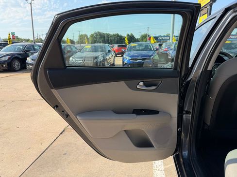 Used 2021 Kia Forte LXS FWD image 29