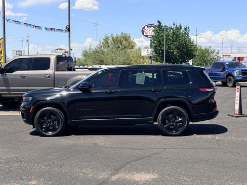 Used 2022 Jeep Grand Cherokee L Laredo RWD image 2