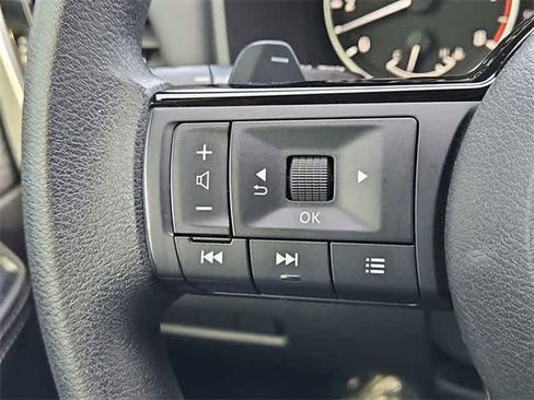 Used 2022 Nissan Rogue SV image 23