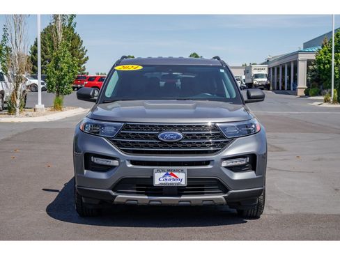 Used 2024 Ford Explorer XLT w/ Equipment Group 202A AWD/4WD image 8