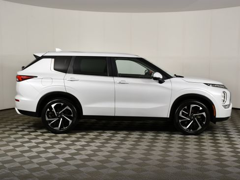 Used 2022 Mitsubishi Outlander SE AWD/4WD image 4