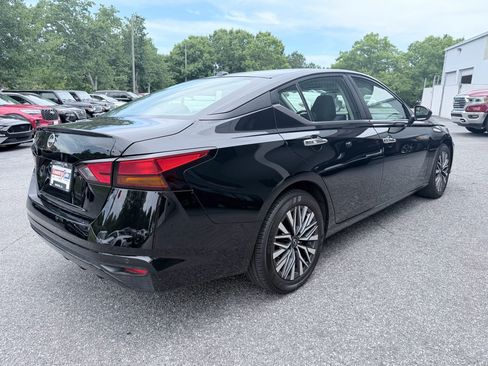 Used 2025 Nissan Altima 2.5 SV FWD image 6