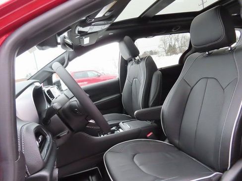 New 2026 Chrysler Pacifica Limited image 20