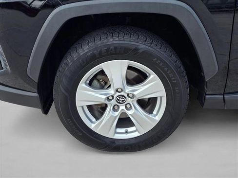 Used 2019 Toyota RAV4 XLE FWD image 22