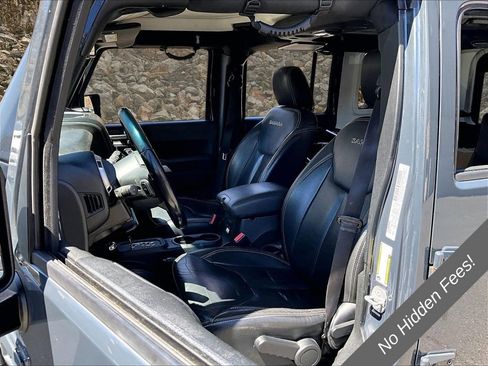 Used 2018 Jeep Wrangler Unlimited Sahara w/ Dual Top Group AWD/4WD image 22
