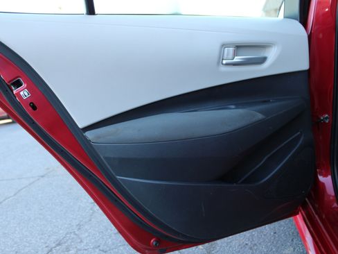 Used 2020 Toyota Corolla LE image 33