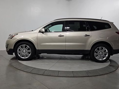 Used 2015 Chevrolet Traverse LT w/ Style and Technology Package FWD image 2