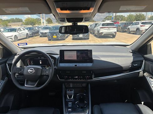 Used 2026 Nissan Rogue SL FWD image 35