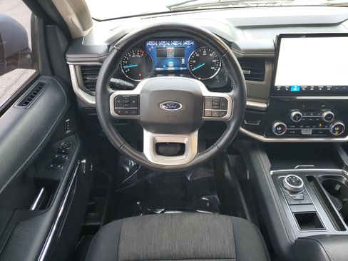Used 2023 Ford Expedition XLT image 12