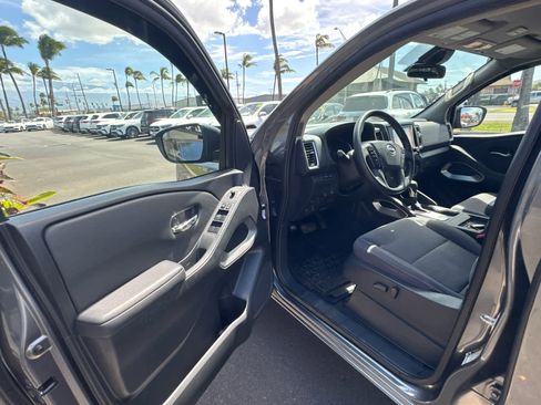 Used 2023 Nissan Frontier SV w/ Tow Package image 7