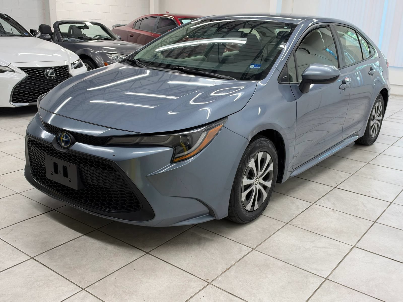 Used 2022 Toyota Corolla LE FWD image 3