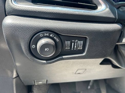 Used 2020 Chrysler Pacifica Limited FWD image 21