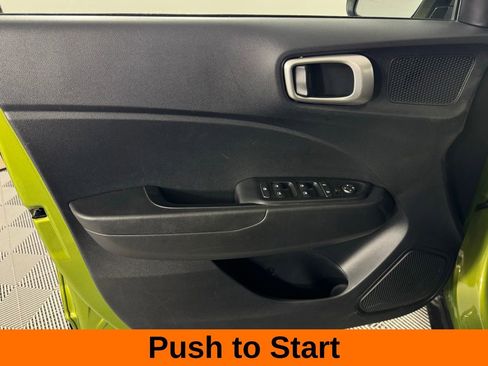 Used 2024 Hyundai Venue SEL image 10