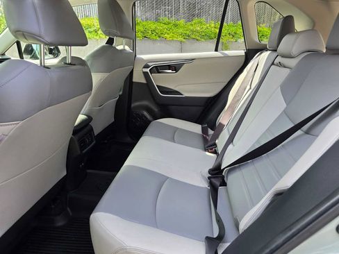 Used 2021 Toyota RAV4 XLE Premium AWD/4WD image 17