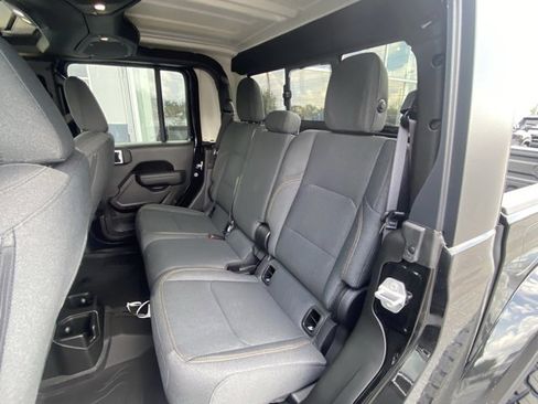 New 2025 Jeep Gladiator Willys image 19