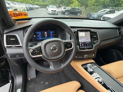 Used 2025 Volvo XC90 B5 Ultra AWD/4WD image 28