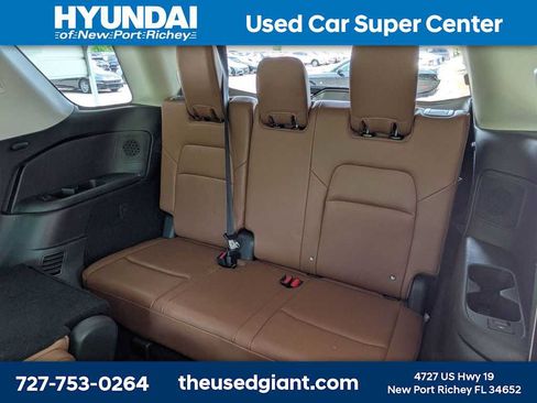 Used 2024 Nissan Pathfinder Platinum FWD image 16