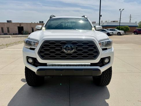 Used 2021 Toyota Tacoma TRD Off-Road w/ Technology Package AWD/4WD image 4