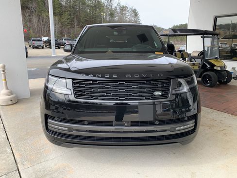 Used 2025 Land Rover Range Rover Autobiography image 6