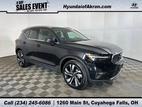 Used 2024 Volvo XC40 B5 Plus w/ Climate Package image 1