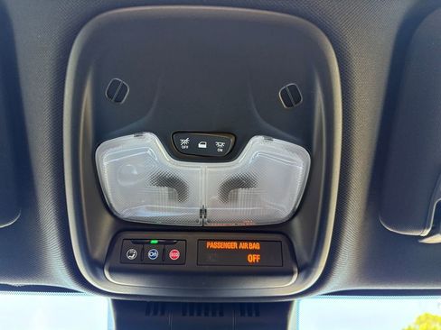 Used 2024 Chevrolet Colorado LT w/ LT Convenience Package image 28