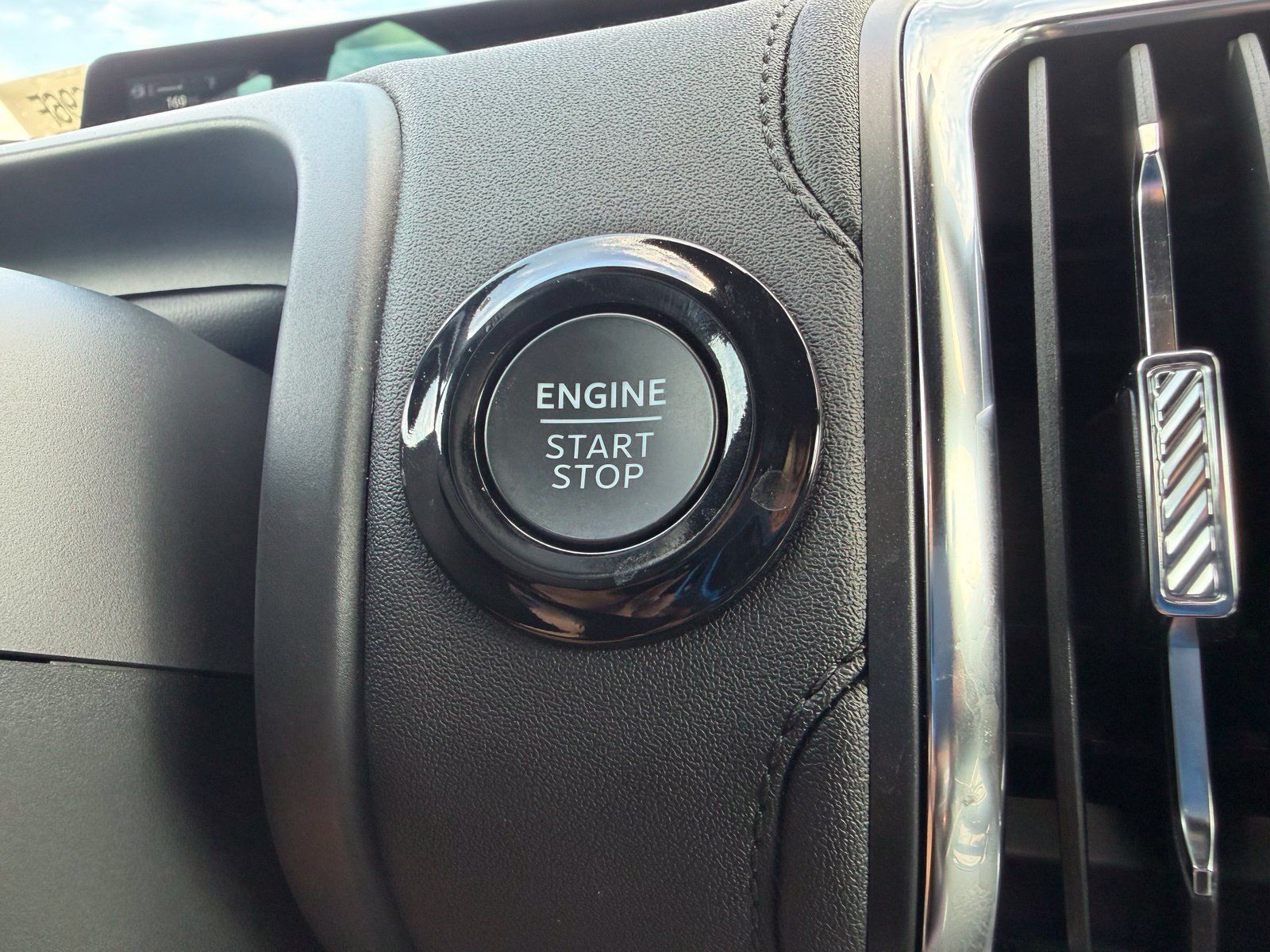 Used 2025 Ford Expedition Tremor AWD/4WD image 24