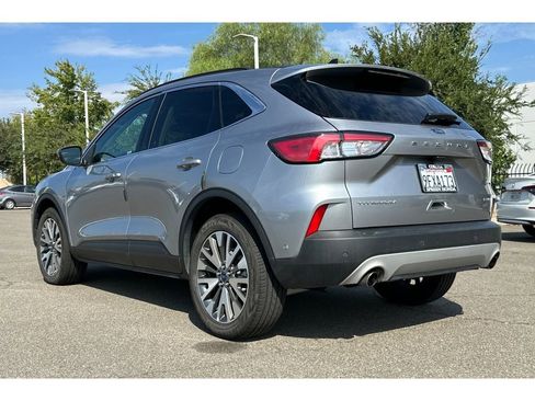 Used 2021 Ford Escape Titanium image 3