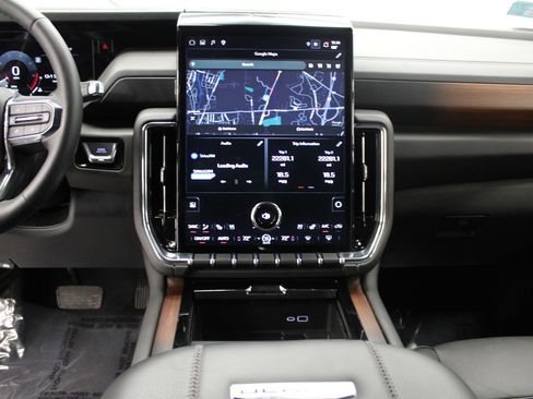 Used 2025 GMC Yukon Denali image 29