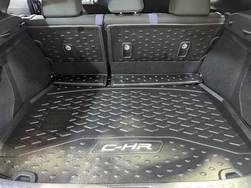 Used 2020 Toyota C-HR XLE FWD image 9