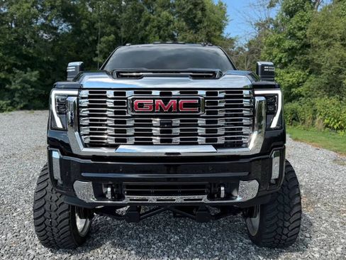 Used 2025 GMC Sierra 2500 Denali w/ Technology Package AWD/4WD image 2