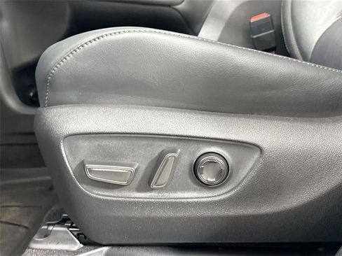 Certified 2025 Toyota Sienna Platinum image 31