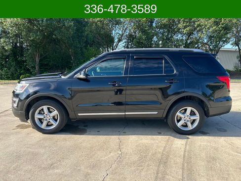 Used 2017 Ford Explorer XLT w/ Equipment Group 202A AWD/4WD image 2