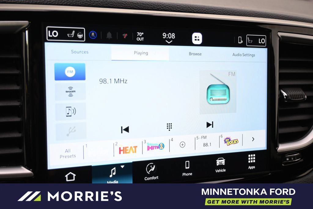 Used 2026 Chrysler Pacifica Select FWD image 31