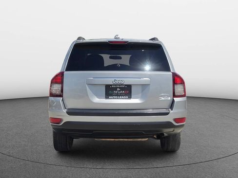 Used 2017 Jeep Compass Latitude FWD image 6
