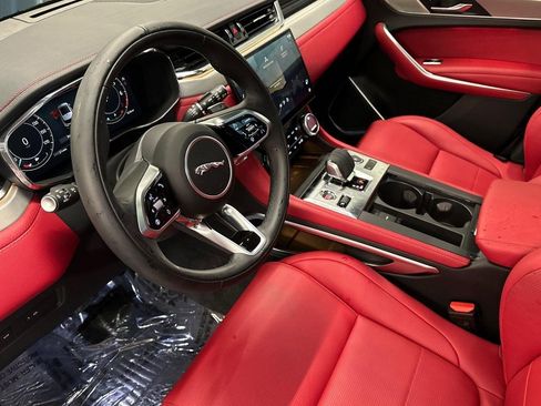 New 2025 Jaguar F-PACE R-Dynamic S image 4