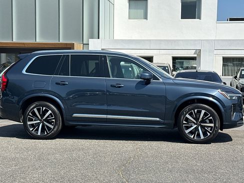 Certified 2025 Volvo XC90 B6 Core AWD/4WD image 3