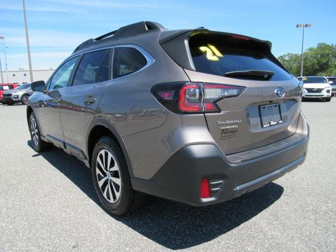 Used 2021 Subaru Outback Premium AWD/4WD image 5
