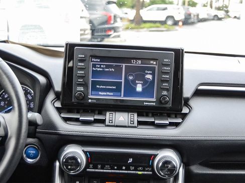 Used 2021 Toyota RAV4 XLE Premium image 14